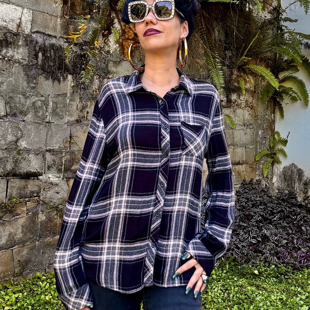 Iconic flannel plaid button-down 90s vintage, classic black n white shirt top